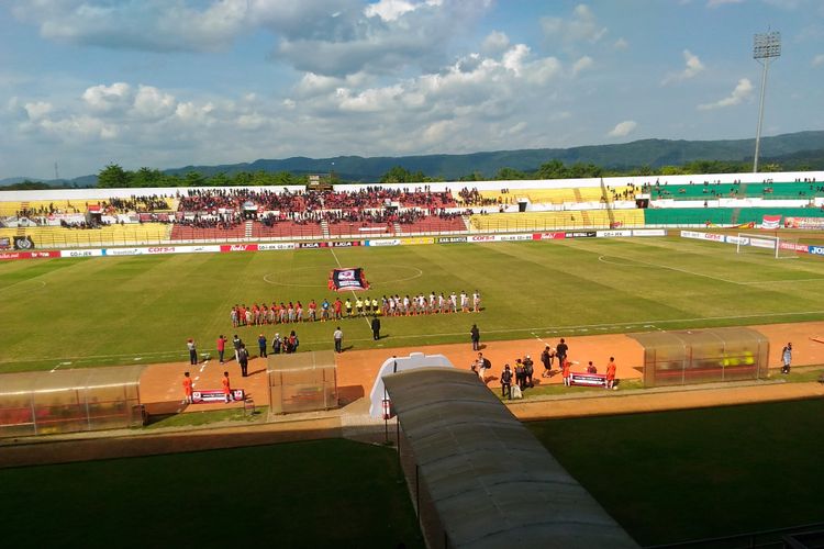 Suasana Stadion Sultan Agung, Bantul saat laga Persiba Bantul melawan Persis Solo pada laga ketiga di grup IV Liga 2, Minggu (7/5/2017). Laga itu berakhir dengan skor 1-1.