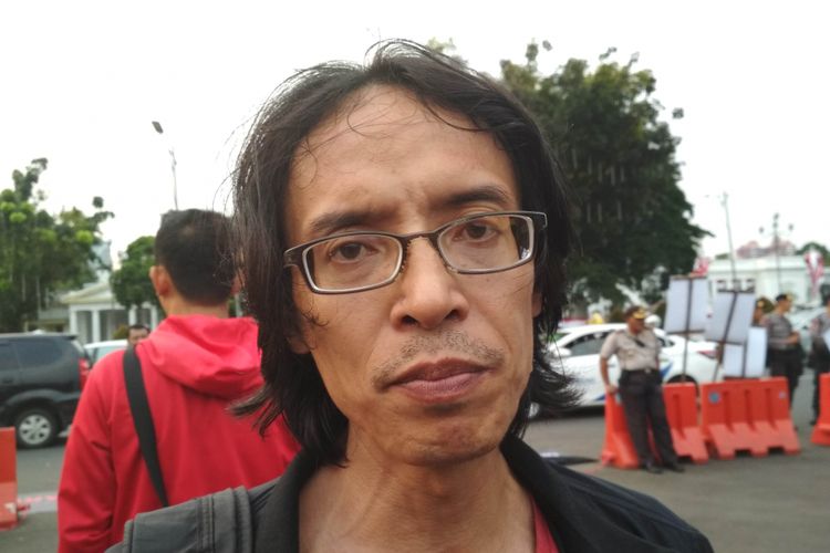 Aktivis reformasi 1998, Mohamad Syafi’ Ali alias Savic Ali Ketika Ditemui pada Aksi Kamisan ke-493 di depan Istana Negara, Jakarta, Kamis (18/5/2017). 