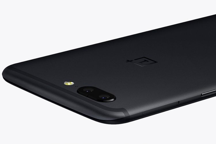 Foto punggung OnePlus 5 yang diunggah oleh OnePlus setelah netizen menilai perangkat tersebut mirip iPhone 7 Plus.