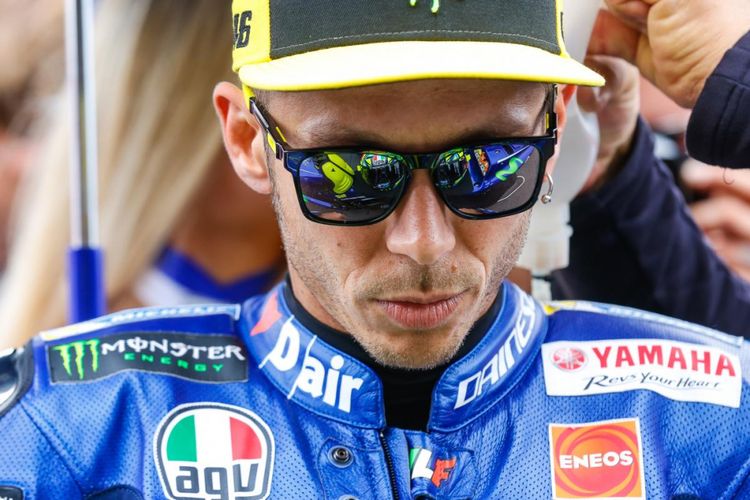 Pebalap Movistar Yamaha MotoGP asal Italia, Valentino Rossi, bersiap di grid jelang balapan GP Belanda di Sirkuit Assen, Minggu (25/6/2017).