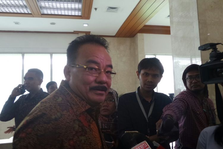 Bendahara Umum Partai Golkar Robert Joppy Kardinal di Kompleks Parlemen, Senayan, Jakarta, Kamis (6/7/2017).