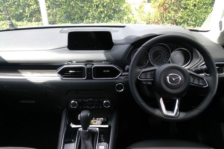Interior depan All-New Mazda CX-5 untuk Indonesia.
