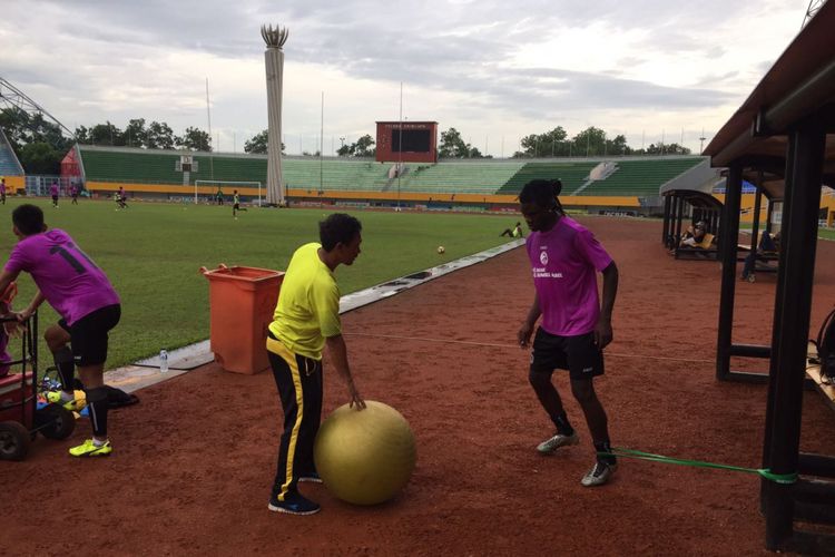 Meski masih latihan terpisah, Bio Paulin terus beradaptasi bersama tim Sriwijaya FC.