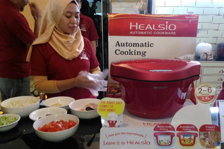 PT Sharp Electronics Indonesia menargetkan untuk meningkatkan pangsa pasar small home appliances menjadi 15 persen hingga akhir 2017. Untuk mencapai target itu, Sharp Indonesia meluncurkan Healsio Automatic Cookingware yang membidik kaum urban.