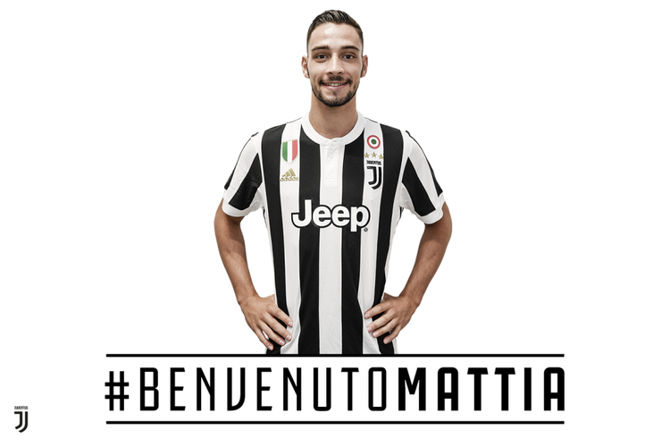 Mattia De Sciglio resmi berseragam Juventus. 