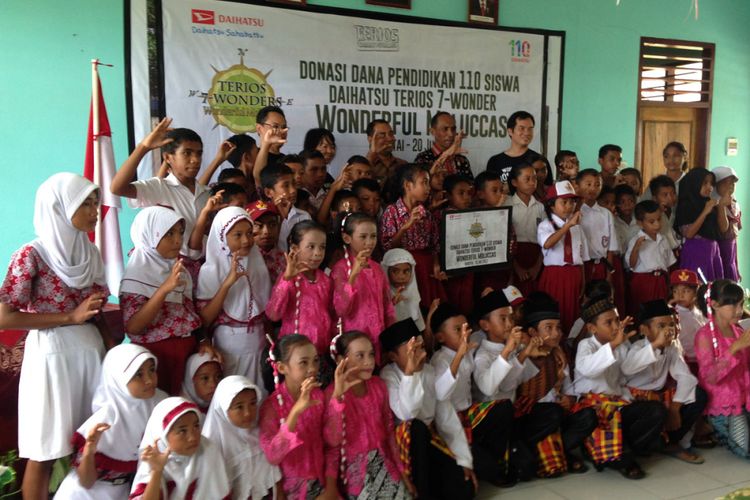 Donasi dana pendidikan 110 siswa di Pulau Morotai.