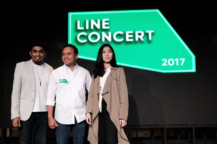 (Ki-ka) Glenn Fredly, penyanyi; Ongki Kurniawan, Managing Director Line Indonesia; dan Isyana Sarasvati, penyanyi dalam acara peluncuran Line Concert