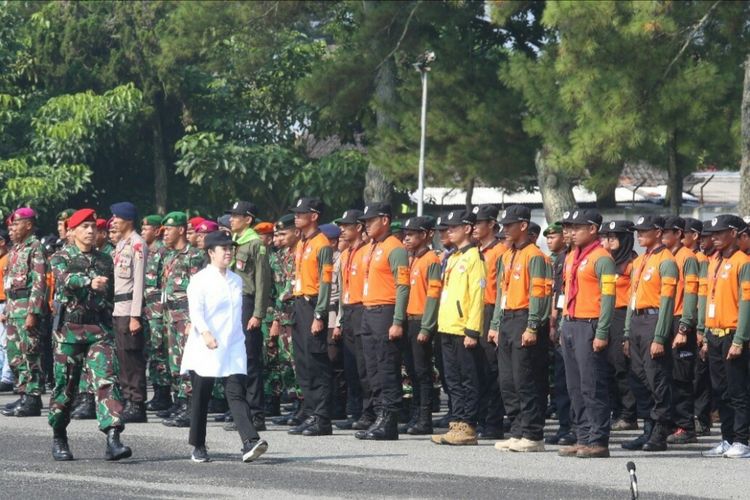 Menko PMK Puan Maharani melepas 1.180 orang peserta Ekspedisi NKRI koridor Papua bagian Selatan 2017. Puncak ekspedisi akan diselenggarakan pada hari Sumpah Pemuda 28 Oktober 2017 di Merauke.