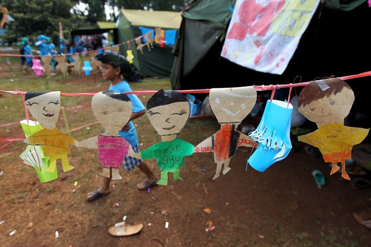 Anak-anak mengikuti Jambore Sahabat Anak XXI di Bumi Perkemahan Ragunan, Jakarta Selatan, Minggu (23/7/2017). Jambore yang diikuti anak jalanan ini dalam rangka memperingati Hari Anak Nasional. KOMPAS IMAGES/KRISTIANTO PURNOMO