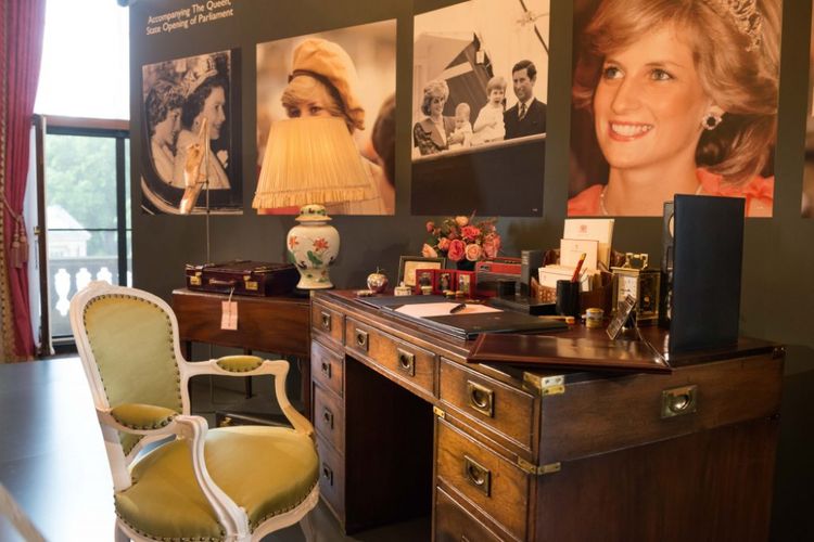 Pameran Putri Diana di Istana Buckingham 
