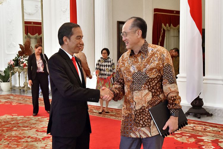 Presiden Joko Widodo menerima Presiden Bank Dunia Jim Yong Kim di Istana Merdeka, Jakarta, Rabu (26/7/2017).