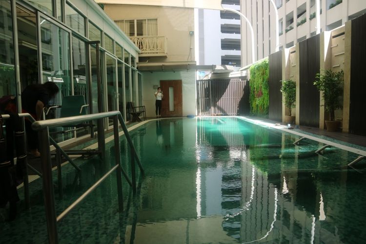 Fasilitas kolam renang untuk fisioterapi di Being Better Hospital, Bangkok, Thailand.