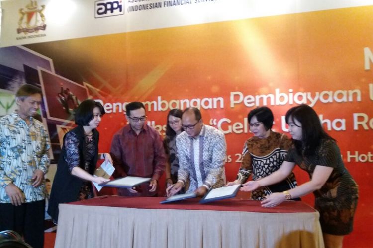 Kerja Sama Asosiasi Perusahaan Pembiayaan Indonesia (APPI) dengan Kamar Dagang dan Industri (Kadin) dan Himpunan Pengusaha Pribumi Indonesia (Hippi) untuk menyalurkan pembiayaan ke sektor Usaha Mikro Kecil dan Menengah (UMKM) di Hotel JS Luwansa, Jakarta, Senin (14/8/2017).