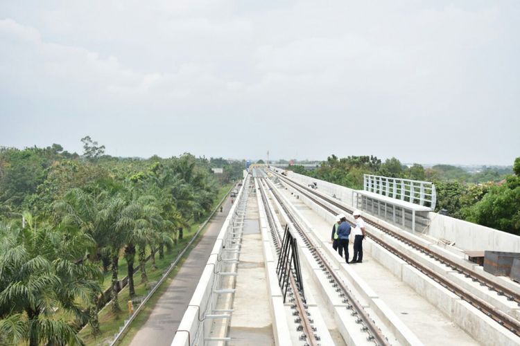 Pembangunan LRT sudah mencapai pemasangan slab track yang dikerjakan pihak PT waskita Karya
