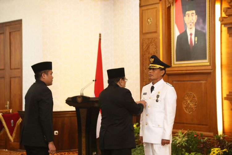 Pelantikan Sugeng Rismiyanto menjadi Wali Kota Madiun di Gedung Negara Grahadi