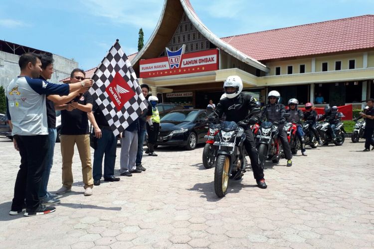 Start touring HBD Sumatera 2017 menggunakan CB150R Streetfire.