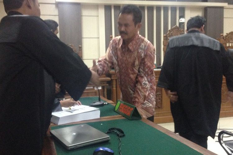 Sekretaris Daerah Kebumen Adi Pandoyo divonis 4 tahun penjara dalam kasus suap kepada DPRD Klaten, Selasa (5/9/2017)