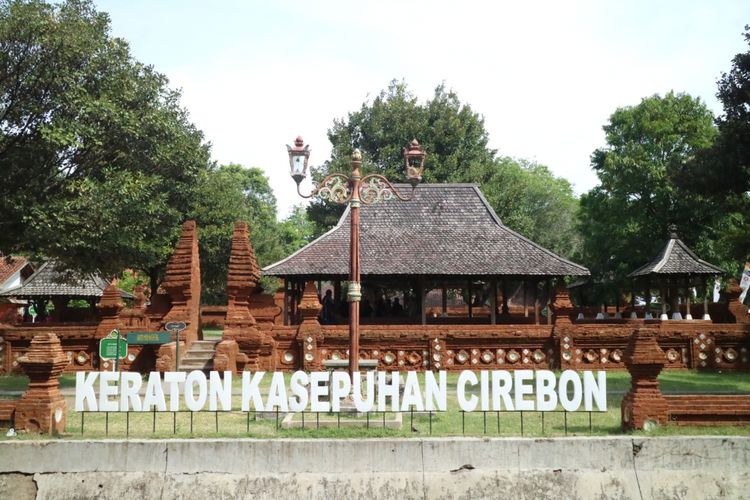 Gerbang Keraton Kasepuhan Cirebon
