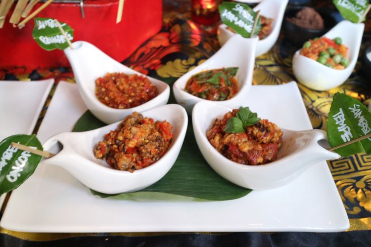 Empat dari 21 jenis sambal yang dihadirkan dalam Festival Sambal Nusantara, di Restoran Lara Djonggrang.
