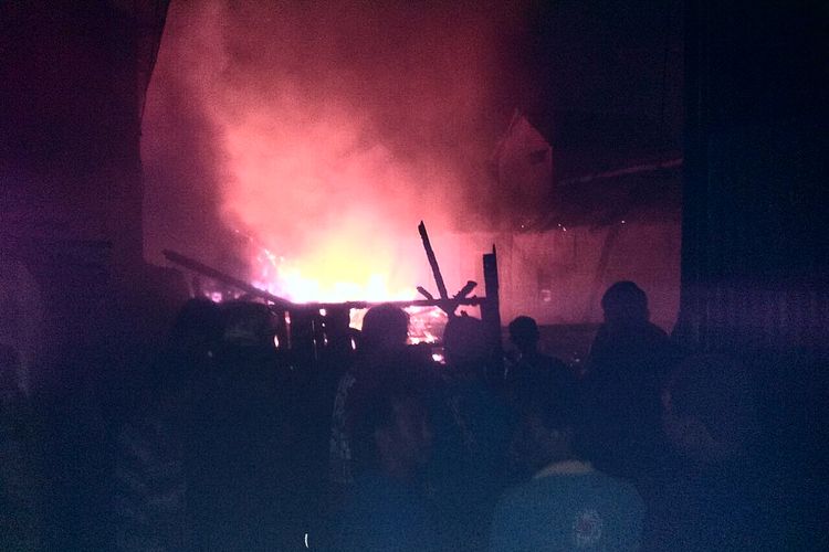 Empat rumah di Desa Gubug, Kecamatan Gubug, Kabupaten Grobogan, Jawa Tengah ludes terbakar, Sabtu (16/9/2017) malam sekitar pukul 18.00 WIB. 