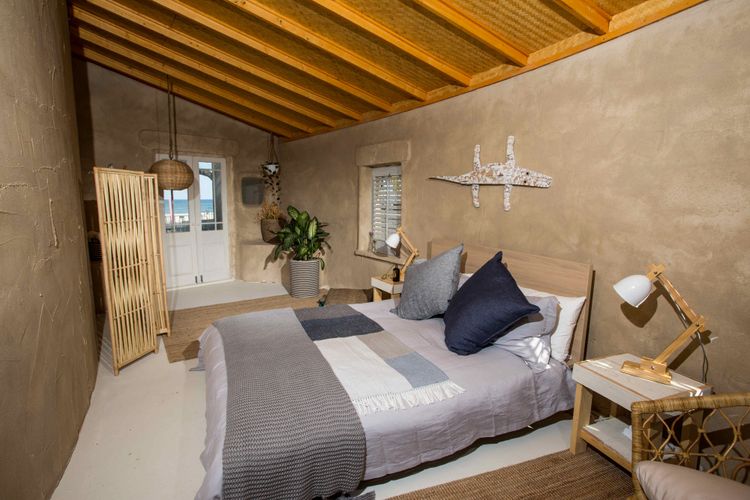 Penampakan kamar privat di hostel pasir pertama dunia yang terletak di Gold Coast, Australia. 
