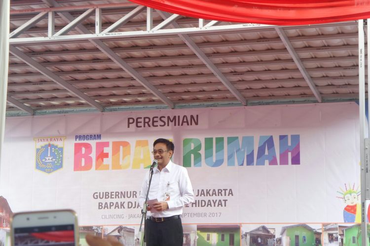 Gubernur DKI Jakarta Djarot Saiful Hidayat meresmikan 67 rumah yang selesai dibedah di kawasan Cilincing, Kamis (28/9/2017). 