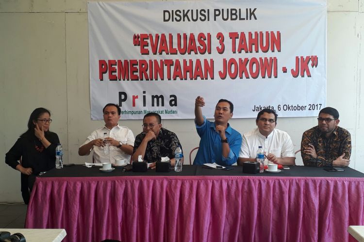 Diskusi yang mengangkat tema Evaluasi 3 Tahun Pemerintahan Jokowi-JK, di Warung Komando, di Jalan Dr Saharjo Nomor 1, Tebet, Jakarta Selatan, Jumat (6/10/2017).