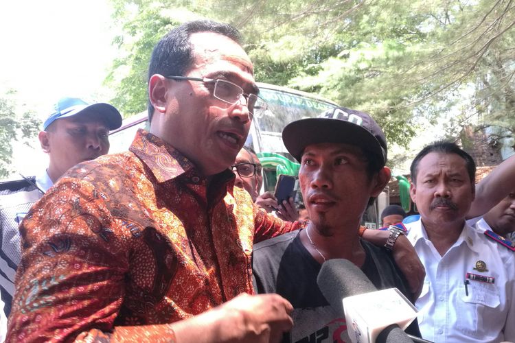 Menteri Perhubungan Budi Karya Sumadi di Terminal Wiraraja, Kabupaten Sumenep, Jawa Timur 