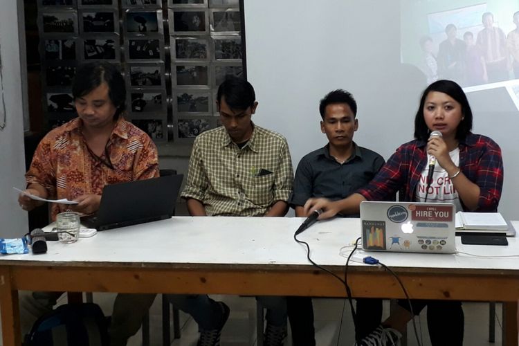 Komisi untuk Orang Hilang dan Korban Tindak Kekerasan (KontraS) dan Amnesty Internasional Indonesia melakukan jumpa pers memperingati 15 tahun gerakan melawan praktik hukuman mati sedunia pada tanggal 10 Oktober 2017, di kantor KontraS, Senen, Jakarta Pusat, Selasa (10/10/2017).