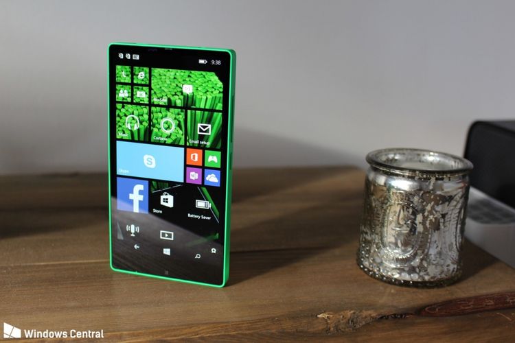 Sosok purwarupa cikal bakal ponsel Lumia bezel less, Vela, yang diperoleh Windows Central.