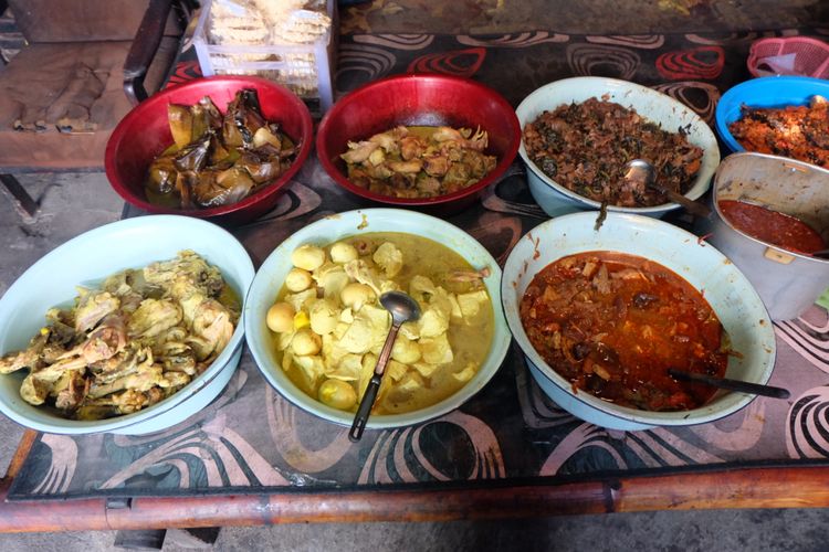 Hidangan yang dijual di Warung Mangut Lele Mbah Marto, Bantul, Yogyakarta