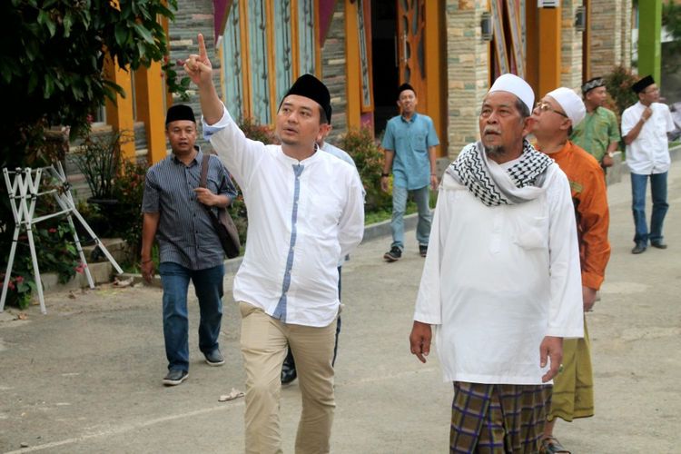 Ketua DPW PKB Jawa Barat Syaiful Huda bersama KH Adang Badrudin melihat lokasi Ponpes Al Hikmatusalfiyah Purwakarta yang akan dijadikan lokasi pelantikan DPW PKB Jabar dan Deklarasi Ridwan Kamil.