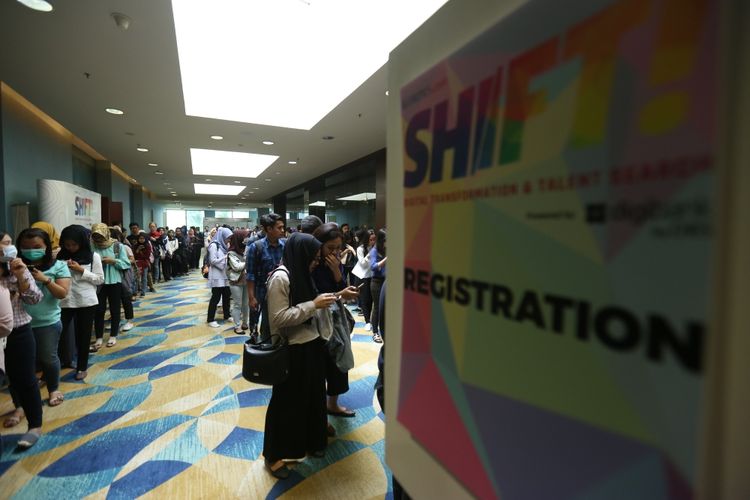 Para pencari kerja mulai memadati acara yang diadakan Kompas.com yaitu Shift di Senayan City, Jakarta, Sabtu (14/10/2017). Acara ini  mengusung tema Digital Transformation and Talent Search dengan menghadirkan sekitar 50 perusahaan yang membuka lowongan pekerjaan.