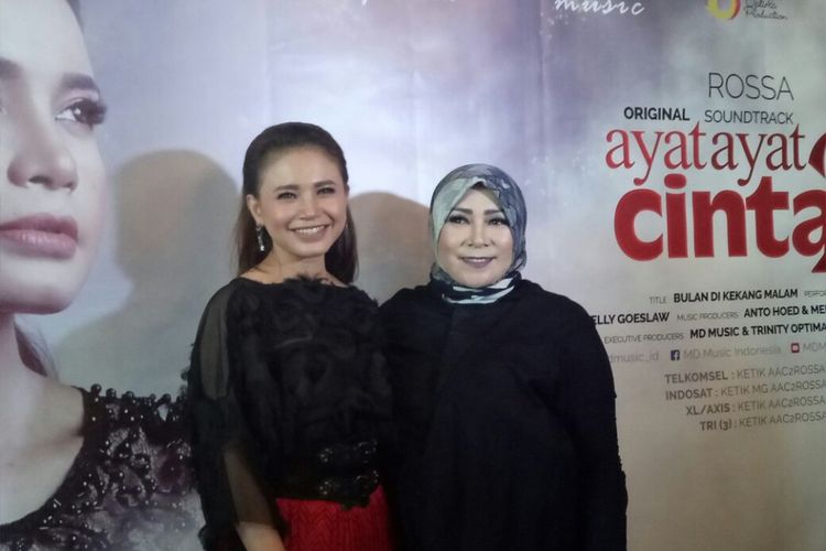 Rossa dan Melly Goeslaw saat ditemui usai jumoa pers peluncuran Official Video Clip Bulan Dikekang Malam, di Md Place, Setiabudi, Jakarta Pusat, Kamis (26/10/2017).