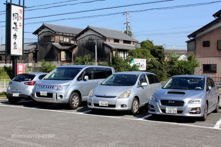 Ilustrasi mobil di Jepang.