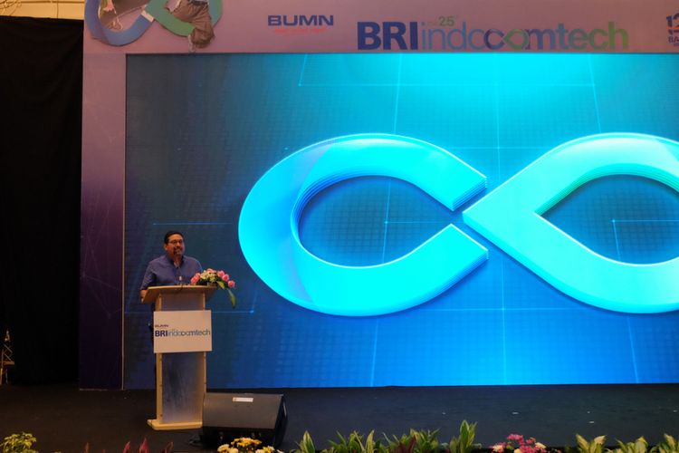 Dirjen SDPPI, Kemenkominfo, Ismail M. T. saat membuka pameran gadget BRI Indocomtech 2017 di JCC, Rabu (1/11/2017)