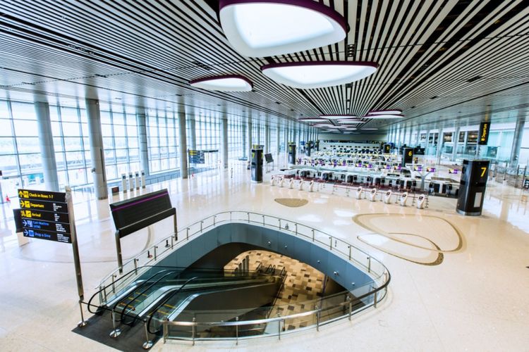 Main foyer di Terminal 4 Bandara Internasional Changi, Singapura.
