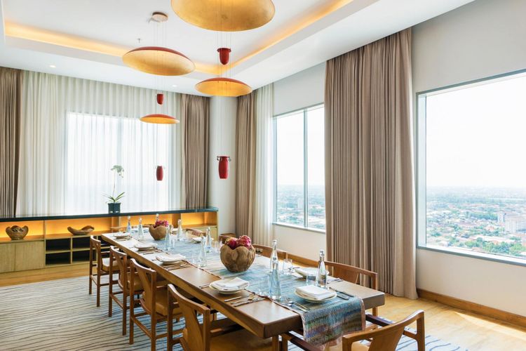 Ruang makan di Presidential Suite, Alila Solo