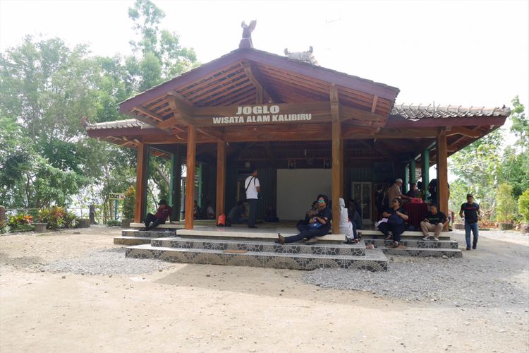 Bangunan Joglo di Bukit Kalibiru, Desa Hargowilis, Kecamatan Kokap, Kulon Progo, Daerah Istimewa Yogyakarta, Jumat (3/11/2017).