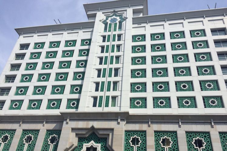 Gedung hotel berkonsep syariah di Jakarta Islamic center telah dikonsep sejak 2005.. Bangunan tersebut berlantai 11 dan memiliki 153 kamar. Terdapat dua kolam renang yang berada di lantai 11, Jumat (10/11/2017)