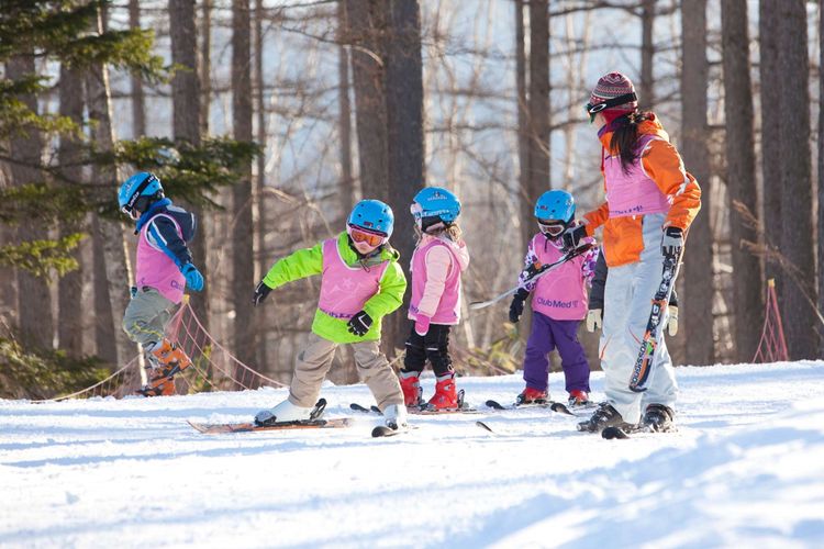 Kelas ski di Club Med Sahoro Hokkaido.