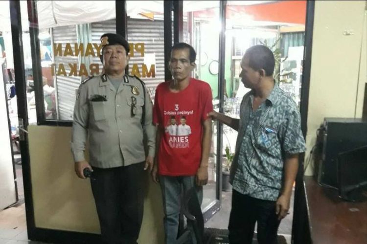 Polisi menangkap Raymond Henky Sihombing (36), karena mencopet di Terminal Blok M pada Kamis (17/11/2017) pagi.