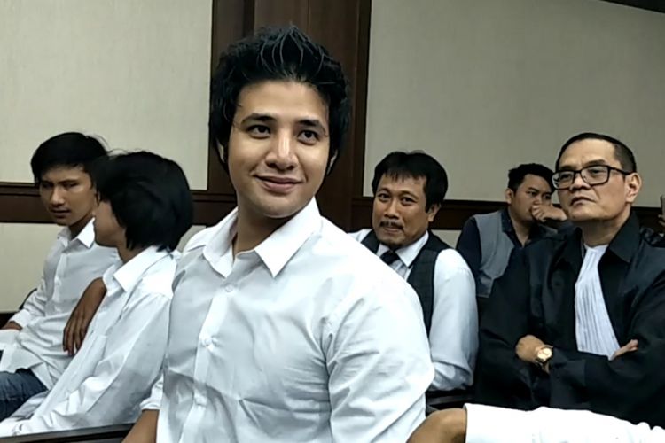 Ammar Zoni dituntut satu tahun enam bulan penjara atas kasus dugaan penyalahgunaan narkotika dalam sidang pembacaan tuntutan di ruang sidang Pengadilan Negeri Jakarta Pusat, Kamis (16/11/2027).