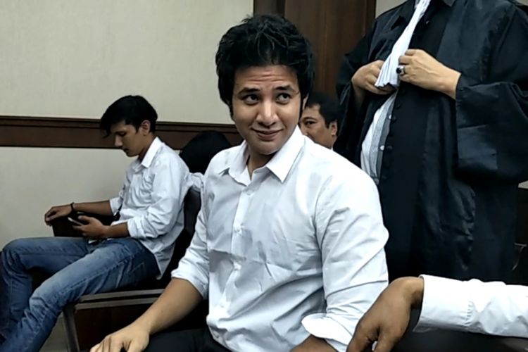 Ammar Zoni dituntut satu tahun enam bulan penjara atas kasus dugaan penyalahgunaan narkotika dalam sidang pembacaan tuntutan di ruang sidang Pengadilan Negeri Jakarta Pusat, Kamis (16/11/2027).