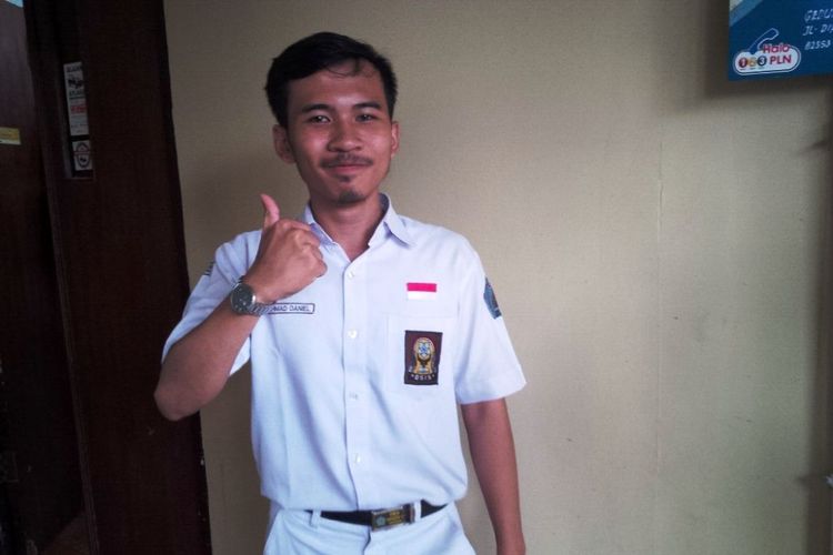 Ahmad Daniel (18) siswa SMA Negeri 1 Ungaran nekat mengirim surat kepada Bupati Semarang Mundjirin. Ia menyampaikan keinginannya untuk menjadi Bupati dalam sehari. 