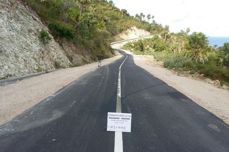Jalan Poros Selatan Pulau Timor Bantu Akses Warga 2 Kabupaten di NTT.