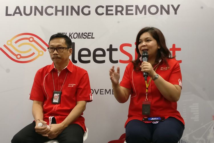 Kiri-kanan: Primadi K. Putra, VP Corporate Account Management Telkomsel; Marina Kacaribu, VP IoT Telkomsel di acara peluncuran FleetSight di jakarta, Senin (27/11/2017).
