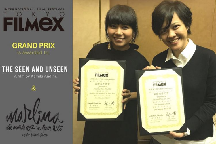 Duo sutradara Kamila Andini (kiri) dan Mouly Surya (kanan) menerima piagam penghargaan Tokyo Filmex 2017. Karya mereka sama-sama dinobatkan sebagai Film Terbaik dalam festival film internasional yang berlangsung di Tokyo, Jepang, pada 18 hingga 26 November 2017.