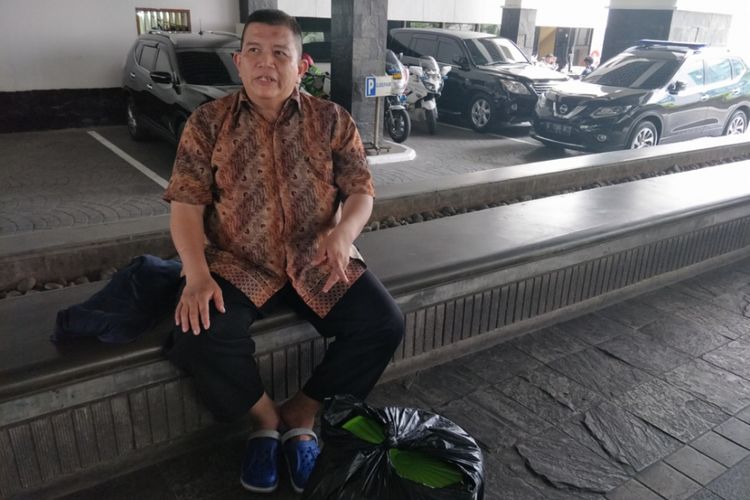 Anwar Perdamaian Harahab (46), pedagang donat perlente di Balai Kota DKI Jakarta, Senin (4/12/2017).