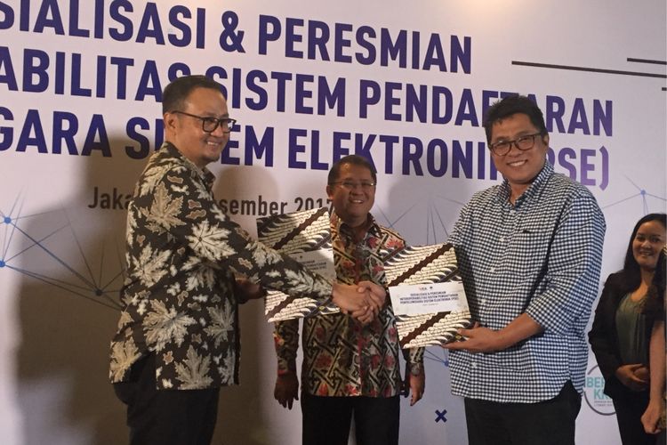 Suasana perjanjian kerja sama Kementerian Komunikasi dan Informatika dengan Asosiasi E-Commerce Indonesia (idEA) untuk layanan pendaftaran sistem elektronik (PSE) di hotel Aston Kuningan Suites, Jakarta Selatan, Kamis (7/12/2017). Turut serta Menteri Kominfo Rudiantara dan Ketua Umum idEA Aulia E Marinto.